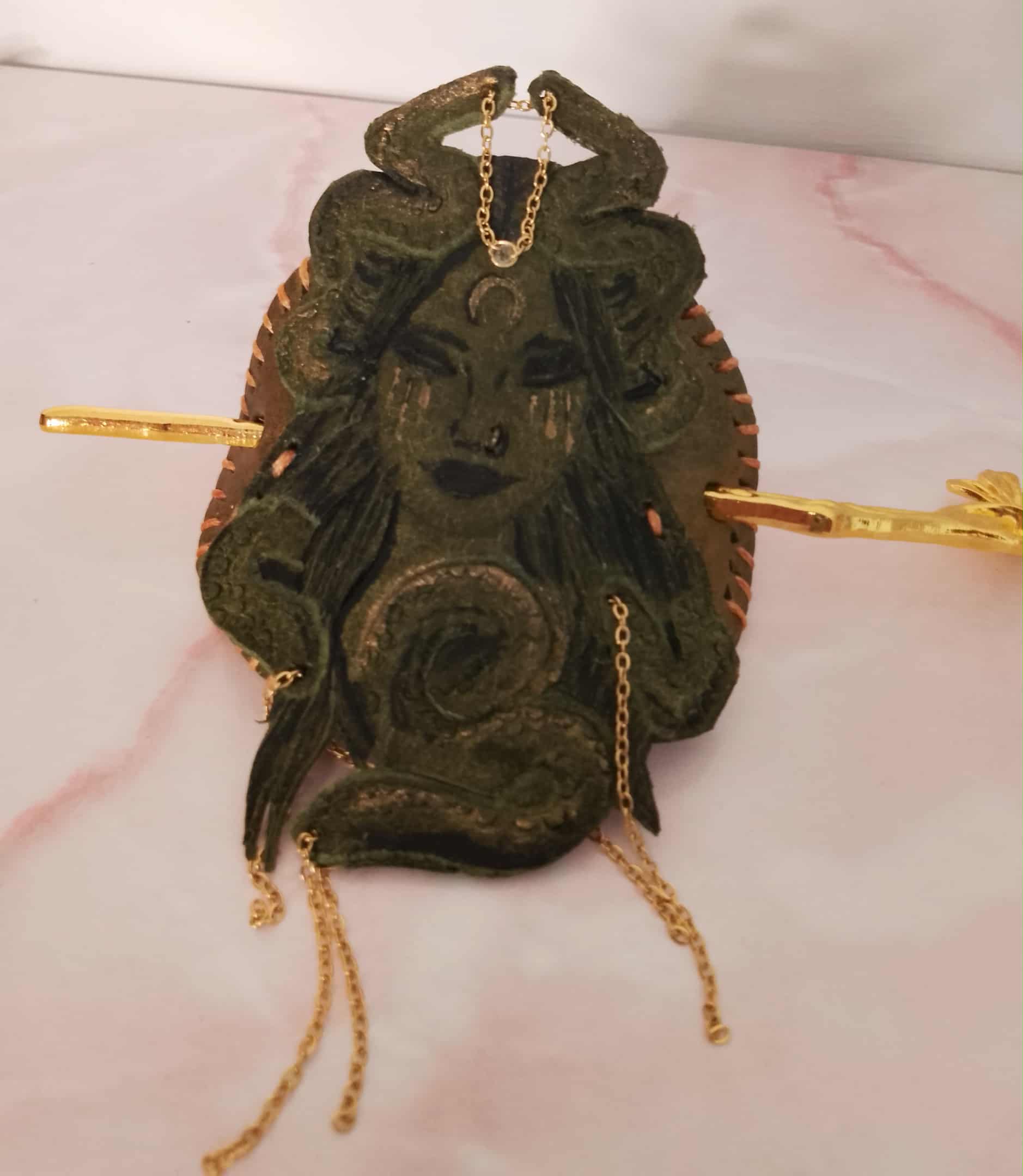 Medusa hairpin