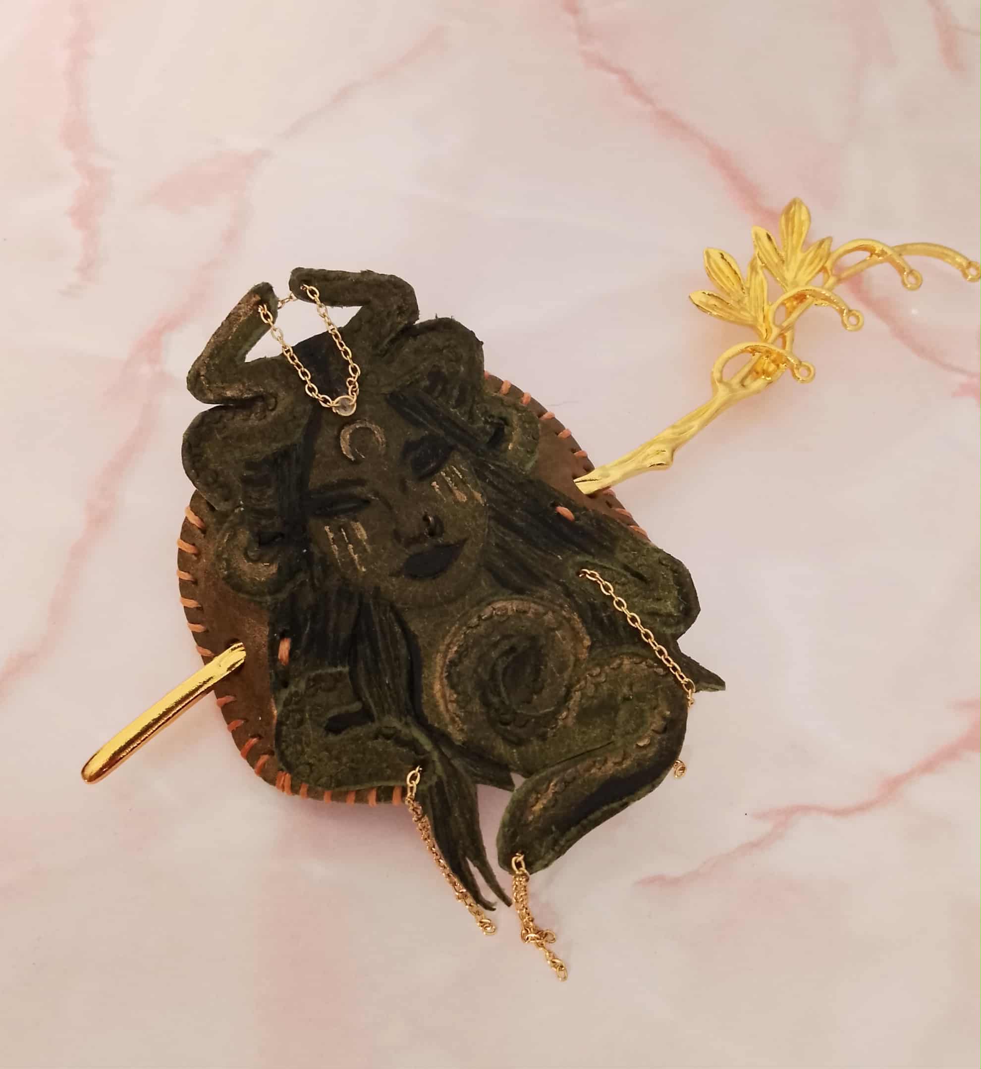 Medusa hairpin